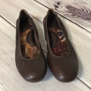 Born Brown Leather Flats Sz 8